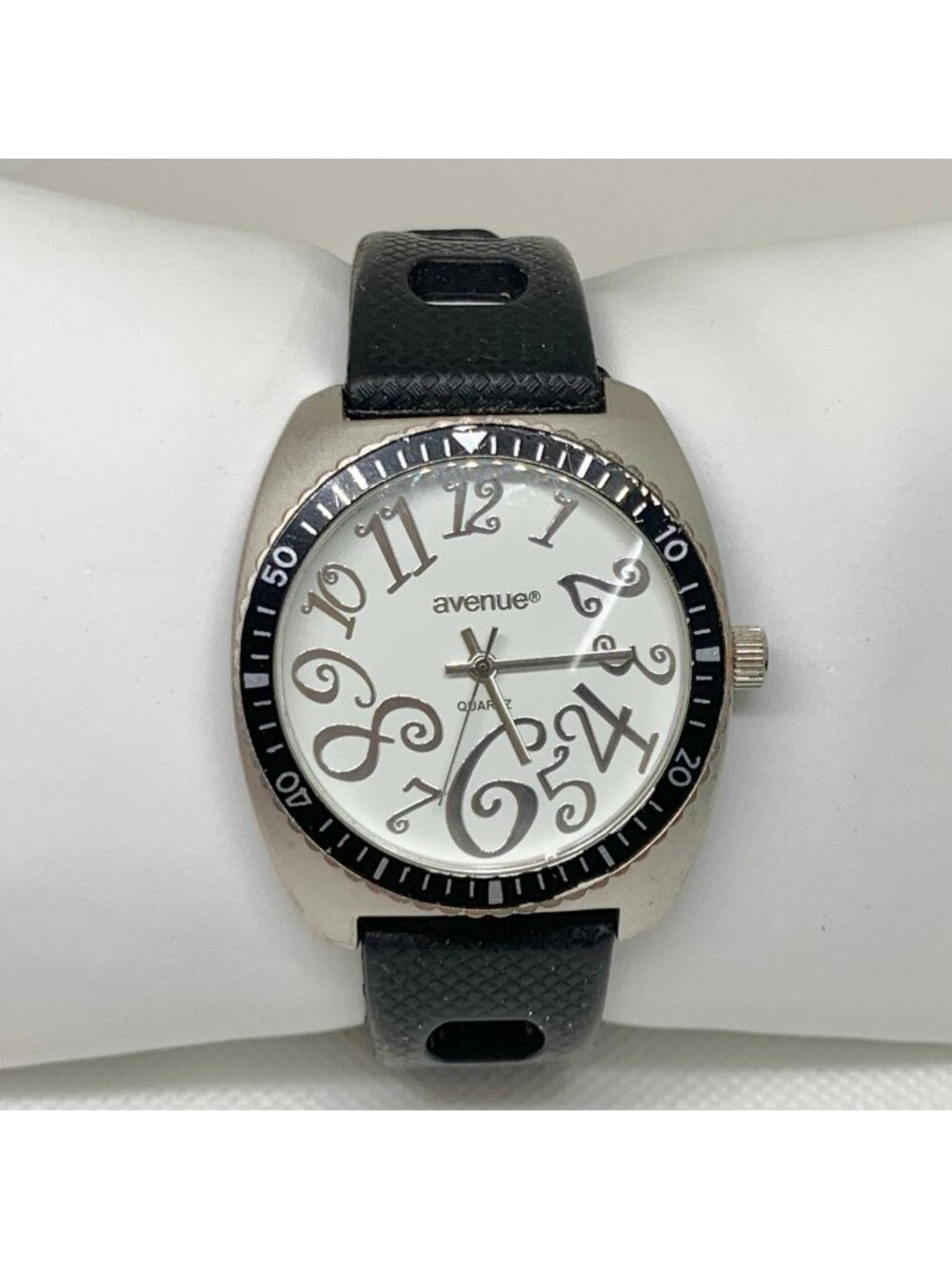 Avenue silver tone quartz analog watch 39mm black silicone band up to 8” running